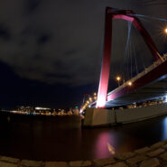 Willemsbrug in de avond